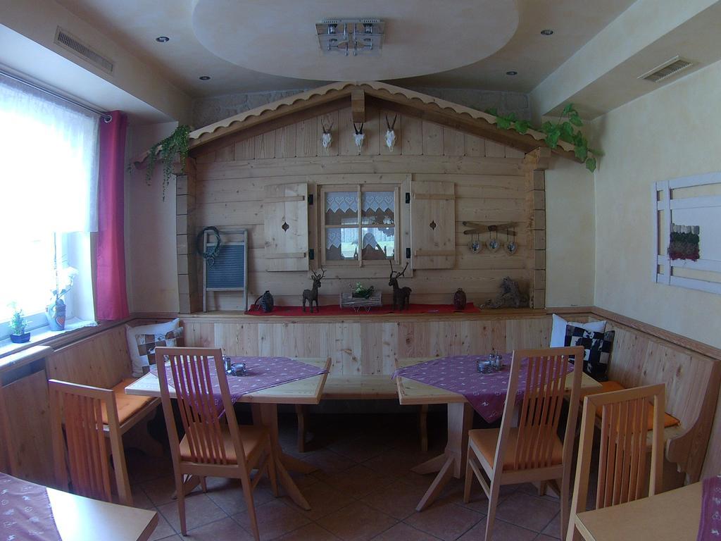 Pension Alpenblick Schattwald Buitenkant foto